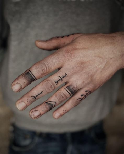 finger tattoos men